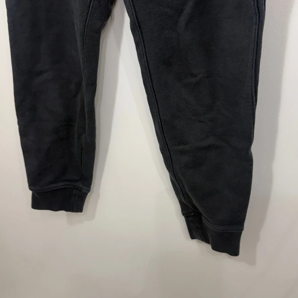 Lululemon women’s black sweatpants joggers size 6.